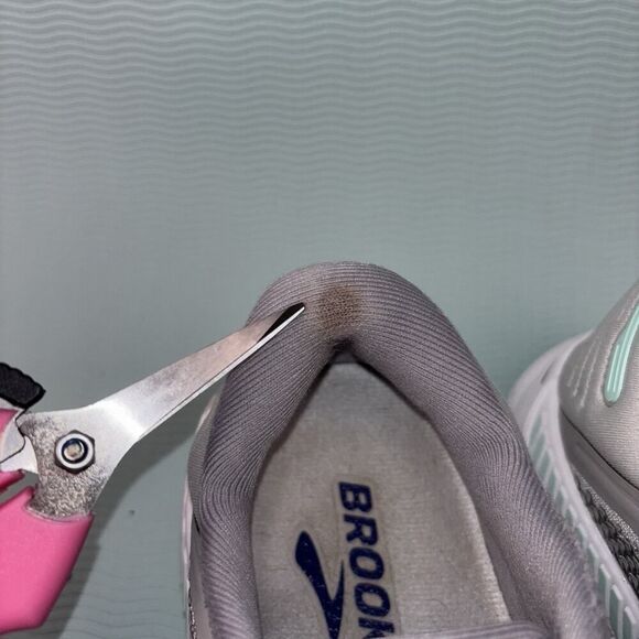 Brooks Adrenaline GTS 22 Running Shoes Women’s Size 6.5 WIDE 1203531D045 Gray - Picture 8 of 10